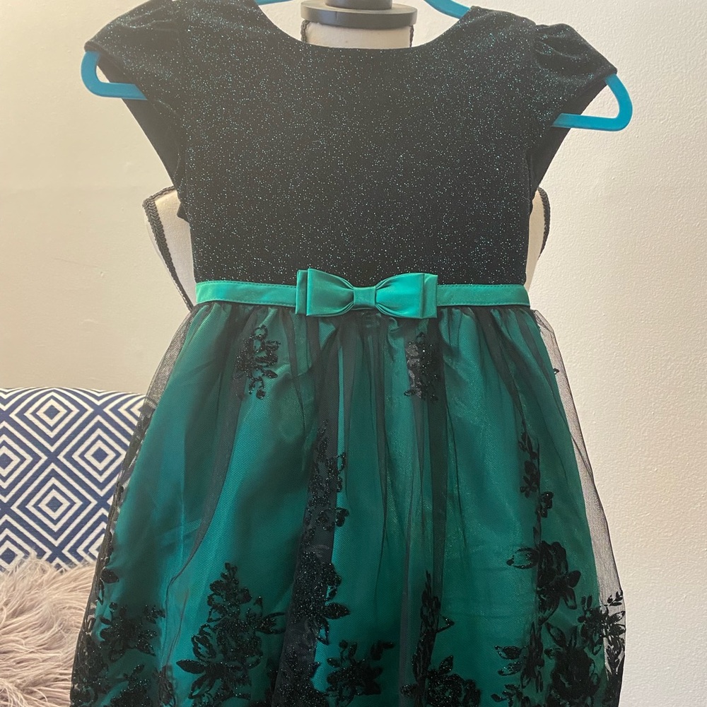 Jona Michelle Green and black Christmas or holiday dresses in size 6 and 7.
